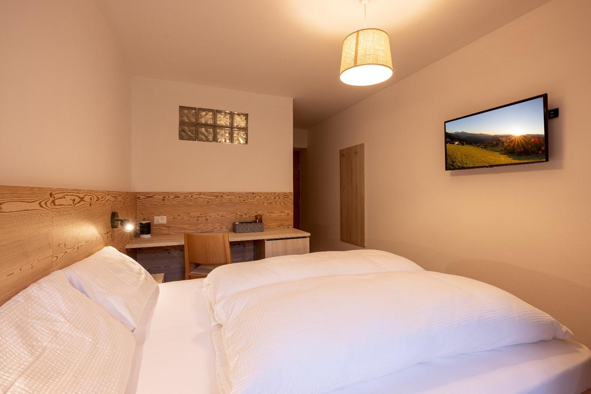 San Pietro Dolomiti Small Budget Hotel Ortisei Exterior foto