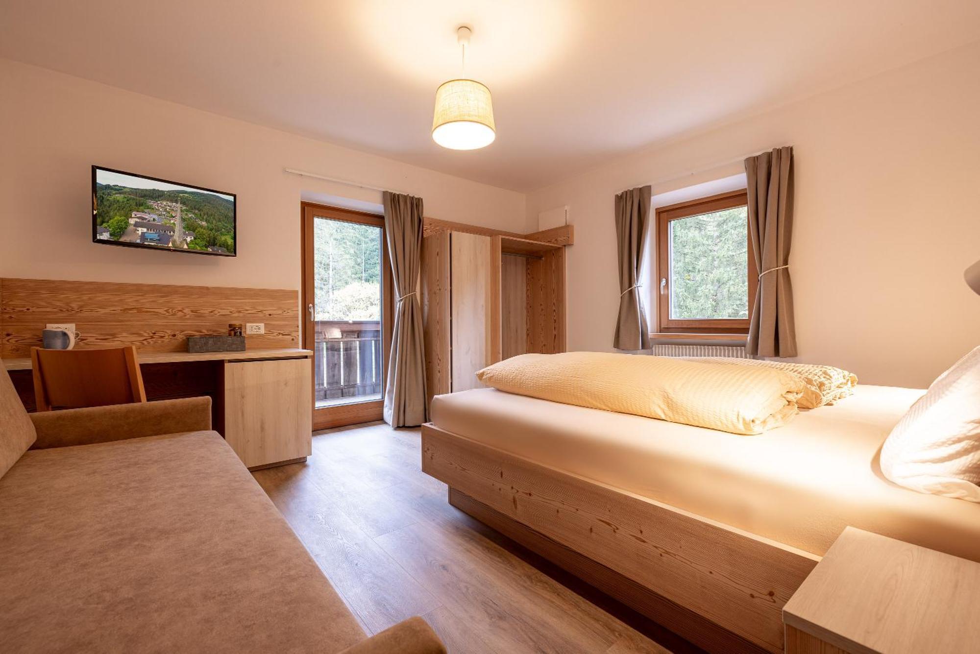 San Pietro Dolomiti Small Budget Hotel Ortisei Exterior foto