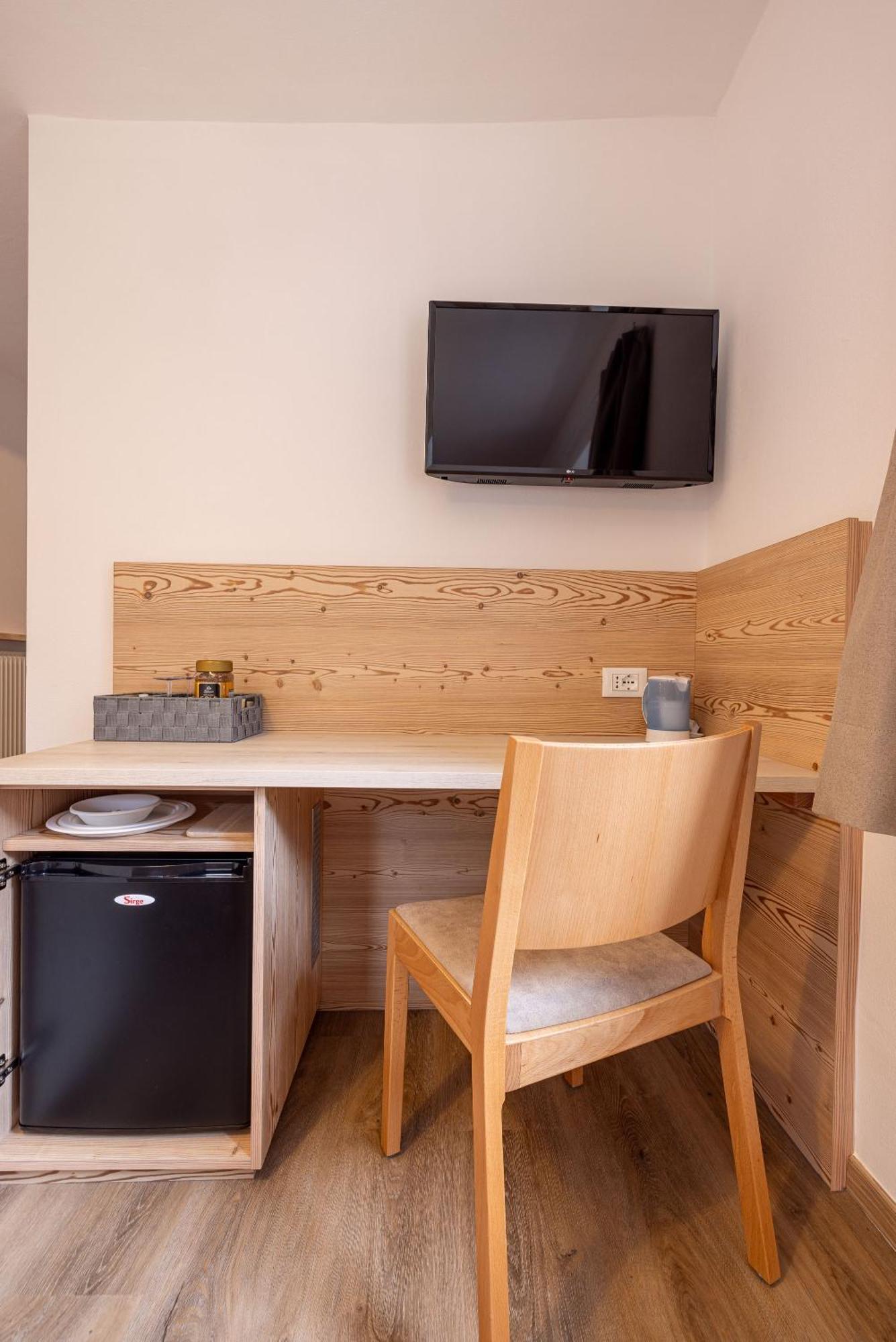 San Pietro Dolomiti Small Budget Hotel Ortisei Exterior foto